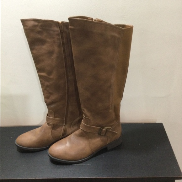 Knee high tan leather boots. - Picture 4 of 4